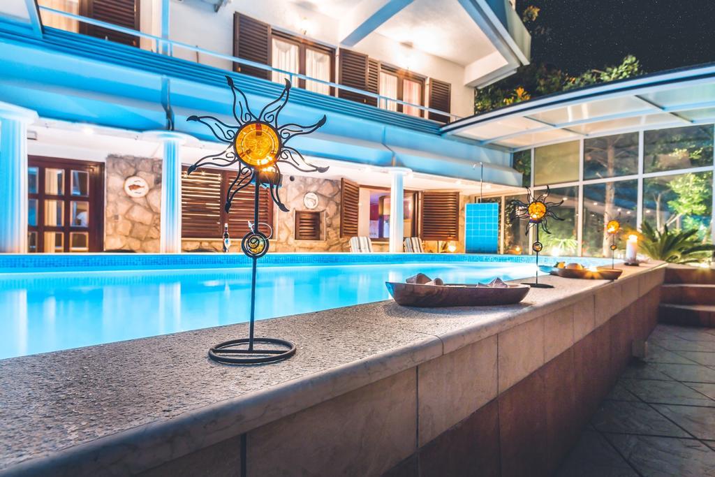 Villa Roses Apartments & Wellness อิตชิชี ภายนอก รูปภาพ