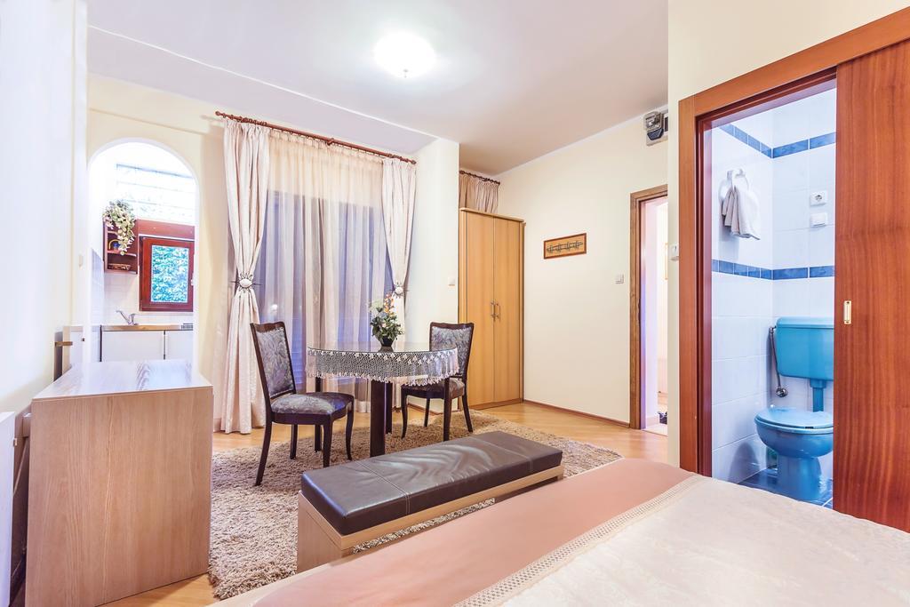Villa Roses Apartments & Wellness อิตชิชี ภายนอก รูปภาพ